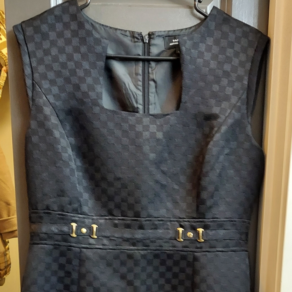 Tahari dress Square Neck Blk ~ 10